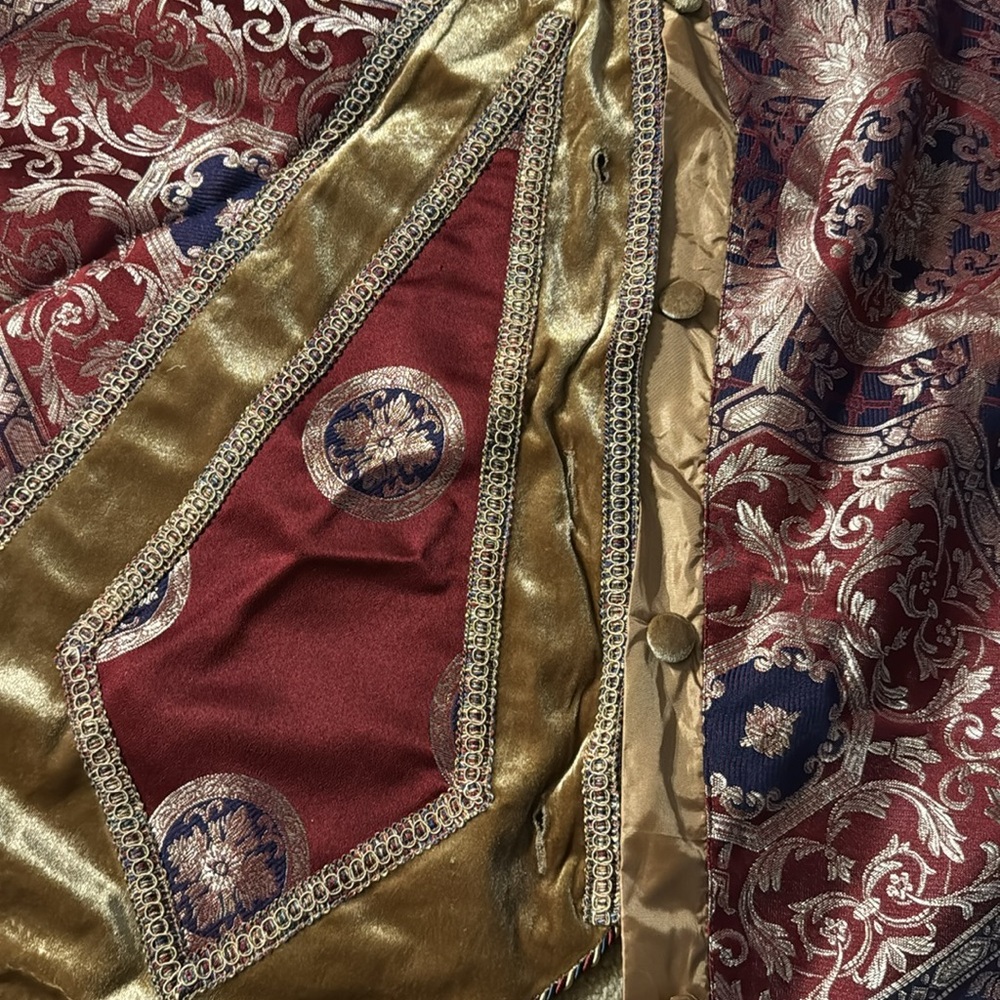 Elegant Red and Gold Tree Skirt - Picture 3 of 8